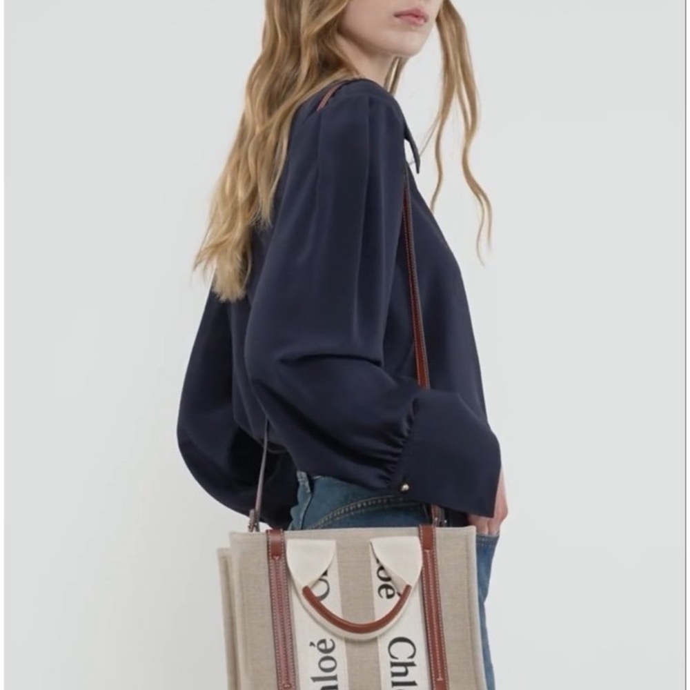 Chloe Small Woody Logo Strap Linen Tote - Picture 6 of 13